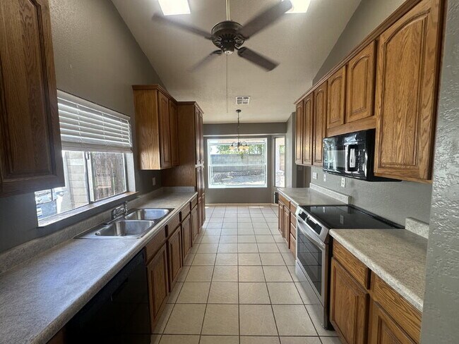 Building Photo - 4907 W McRae Way