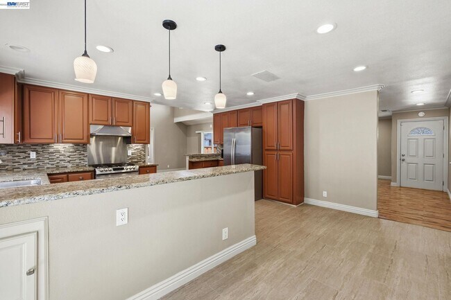 Building Photo - 325 Goshen Ct