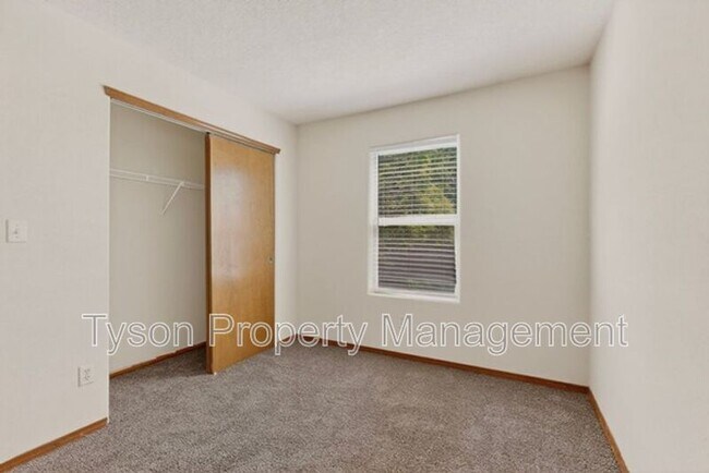 Building Photo - 1700 Violetas Rd NW
