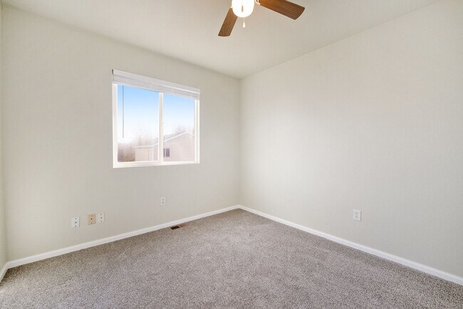 Building Photo - Lovely 4 Bed/2 Bath Home Available in Thornton