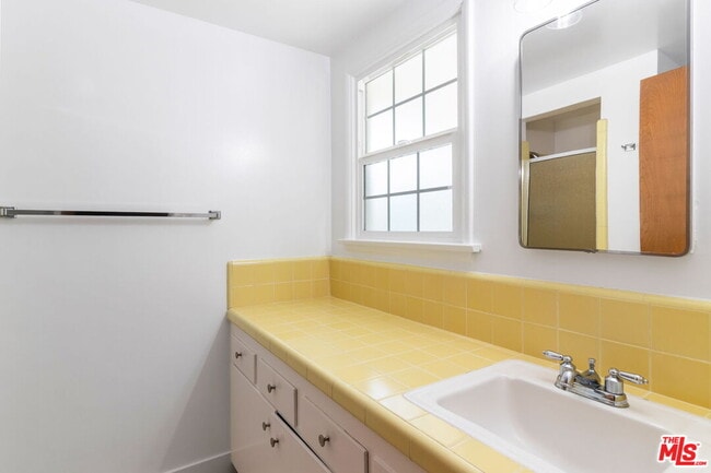 Building Photo - 7515 W 88th St