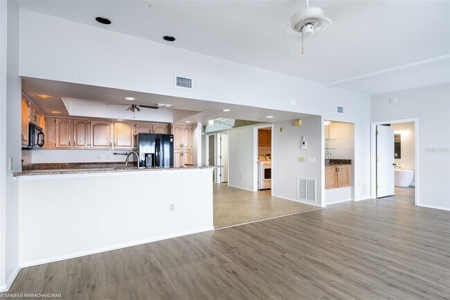 Building Photo - 1750 Jamaica Way