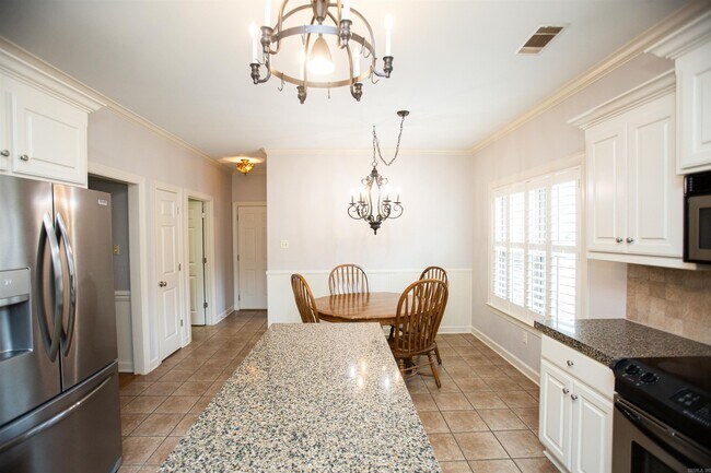 Building Photo - 2601 Sweetgrass Dr