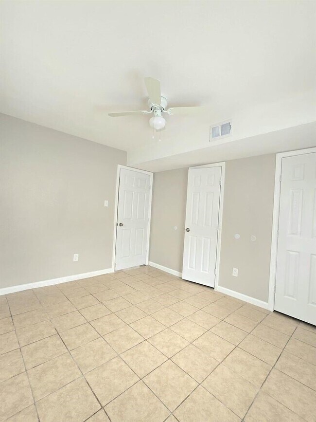 Building Photo - 3823 Mt Pleasant St
