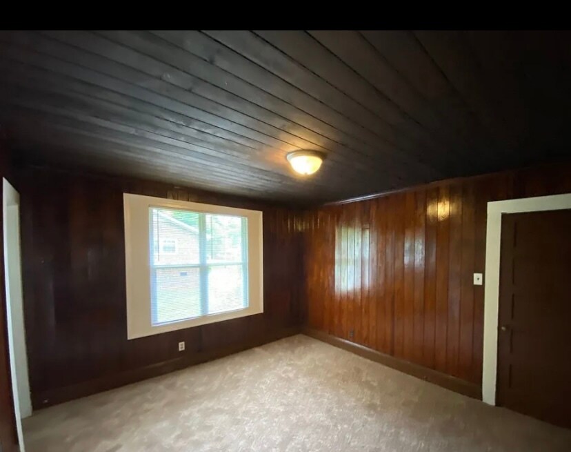 Building Photo - 1020 Grace Ave