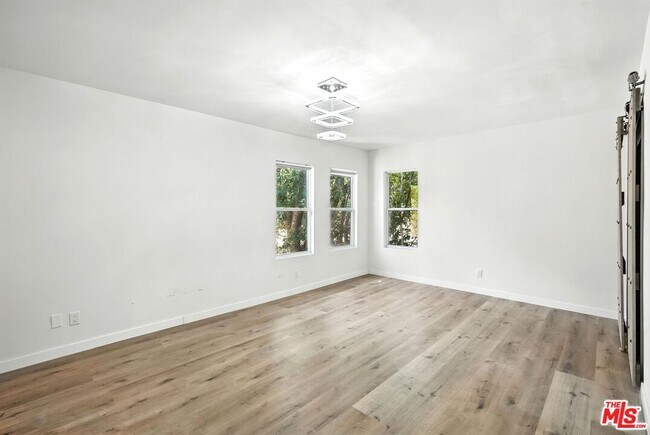 Building Photo - 5128 Llano Dr