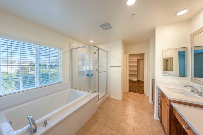 Building Photo - Large Single Family, 5 Bed 3 Bath, Corona-Norco Unified School District.