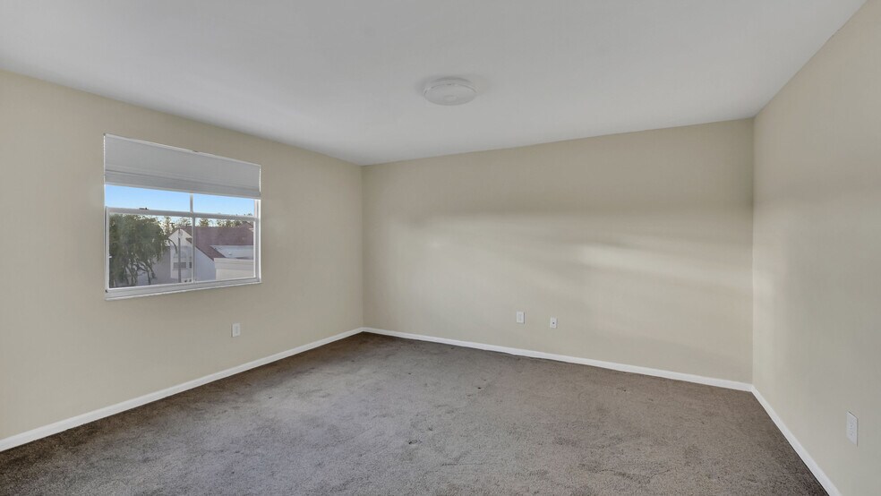 Building Photo - 4635 NW 97th Pl