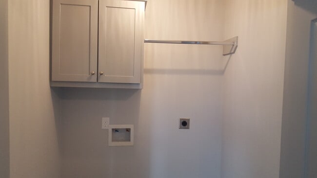 washer/dryer room - 709 E 3rd St