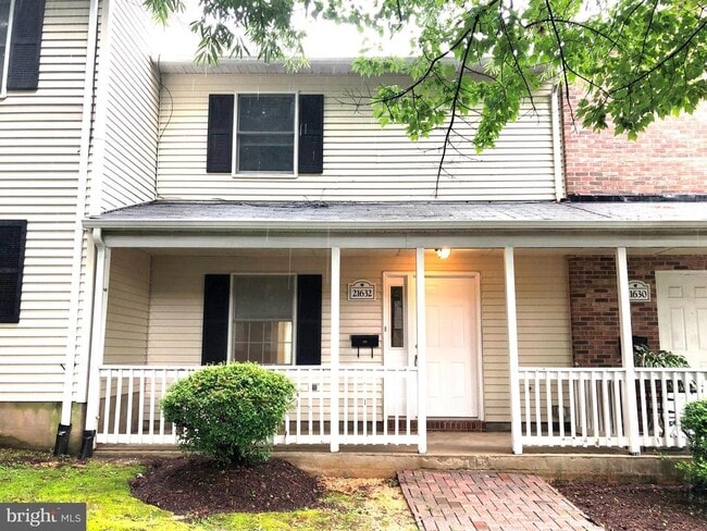 Building Photo - 21632 Shangri-La Wy