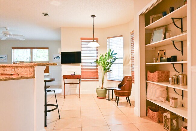 Building Photo - 12828 Meadowbreeze Dr