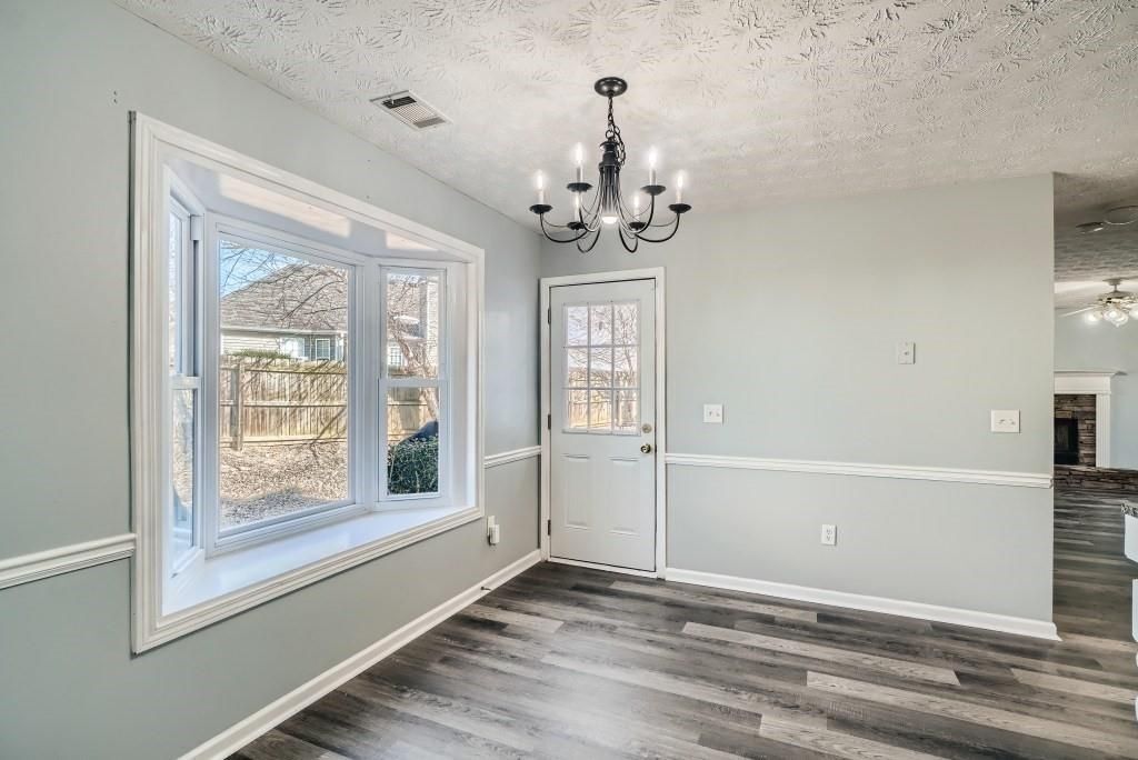 Building Photo - 391 Lake Valley Dr SW