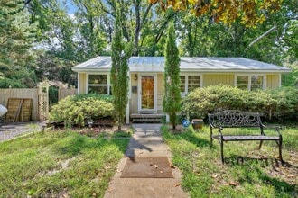 Building Photo - Fully Furnished Home with an Incredible Mi...