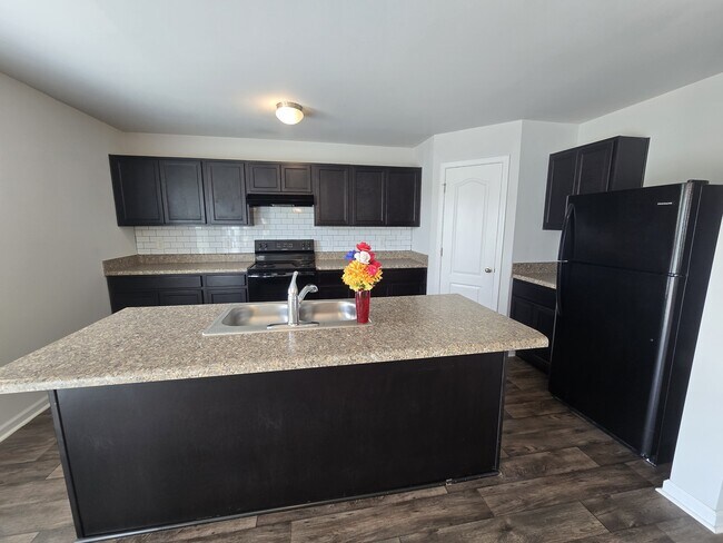 Building Photo - 129 Maple Tree Ln