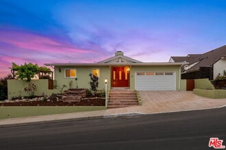 Building Photo - 221 Bellino Dr