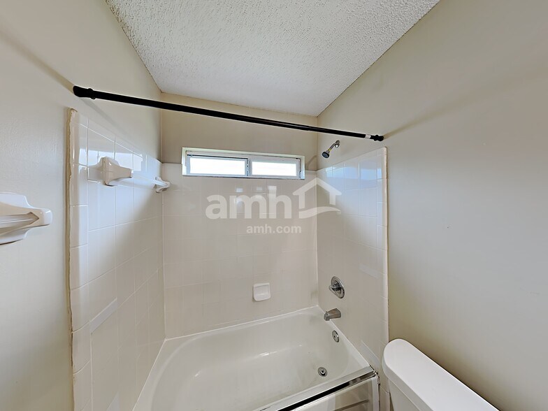 Building Photo - 6076 Scenic Meadow Ln
