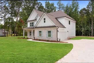 Building Photo - 656 E Lake Rd