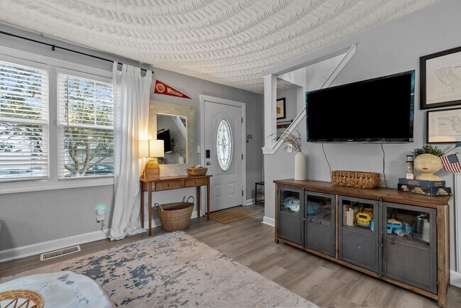 Building Photo - Furnished 4 bedroom Near NOB