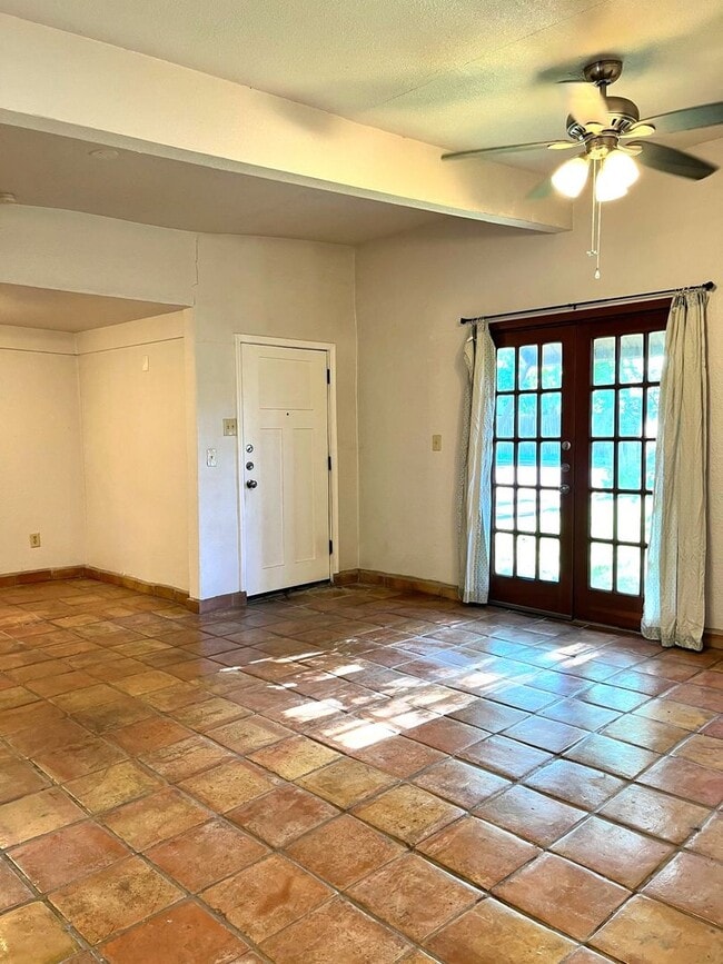 Building Photo - 4715 Howard St