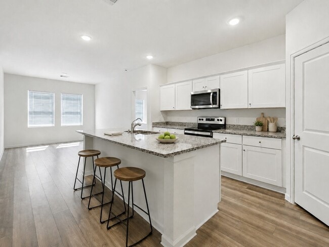 Building Photo - 5830 Capri Frst Dr