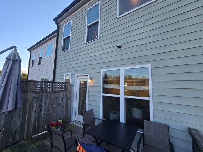 Building Photo - 4BR/3.5BA with 2-Car Garage! Available February 2026