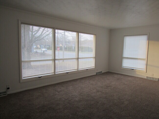 Building Photo - 345 8th St