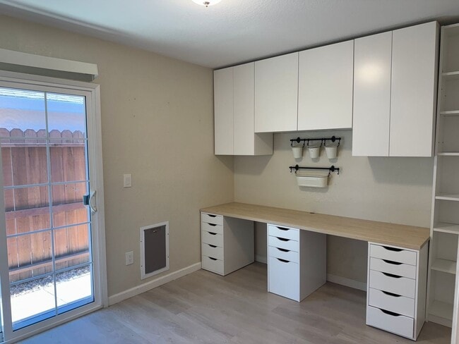 Building Photo - Great 4 Bedroom 3 Bathroom 2000 Sqft. Hous...