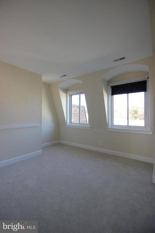 Building Photo - 1224 Eton Ct NW
