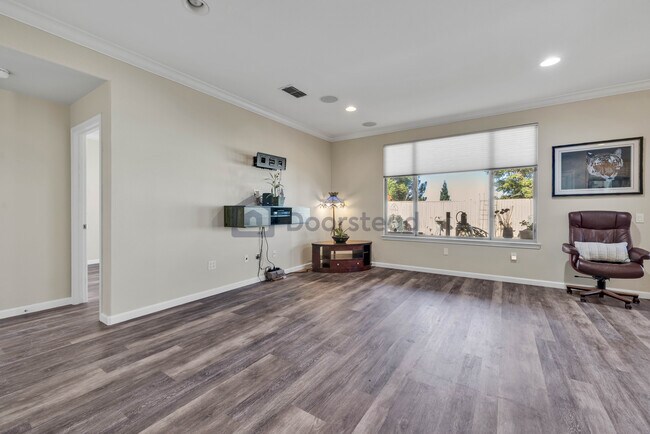 Building Photo - 400 Plover Ct
