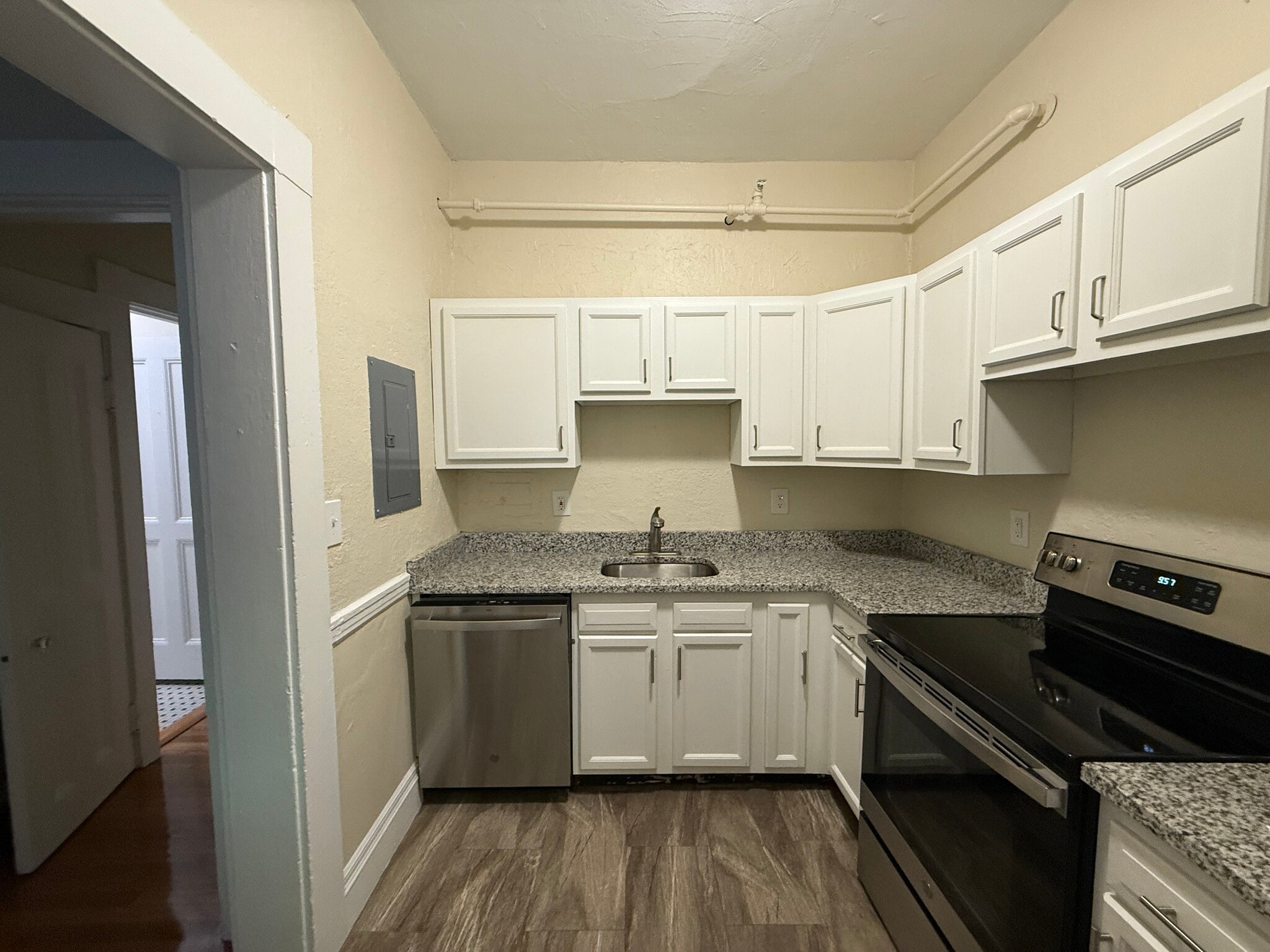 Building Photo - 1470 Beacon St
