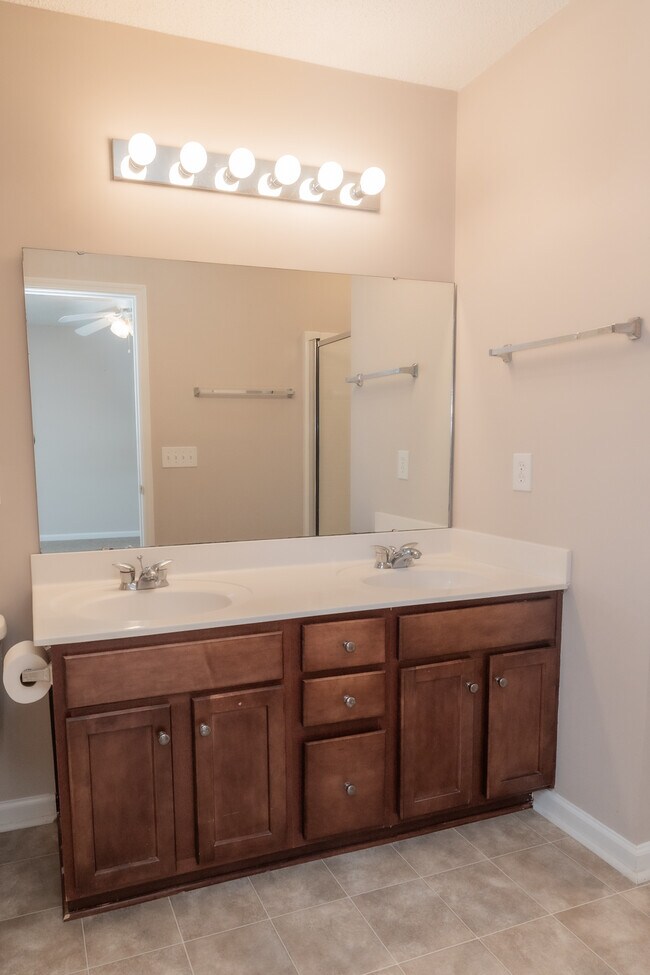 Building Photo - 1117 Deerberry Rd