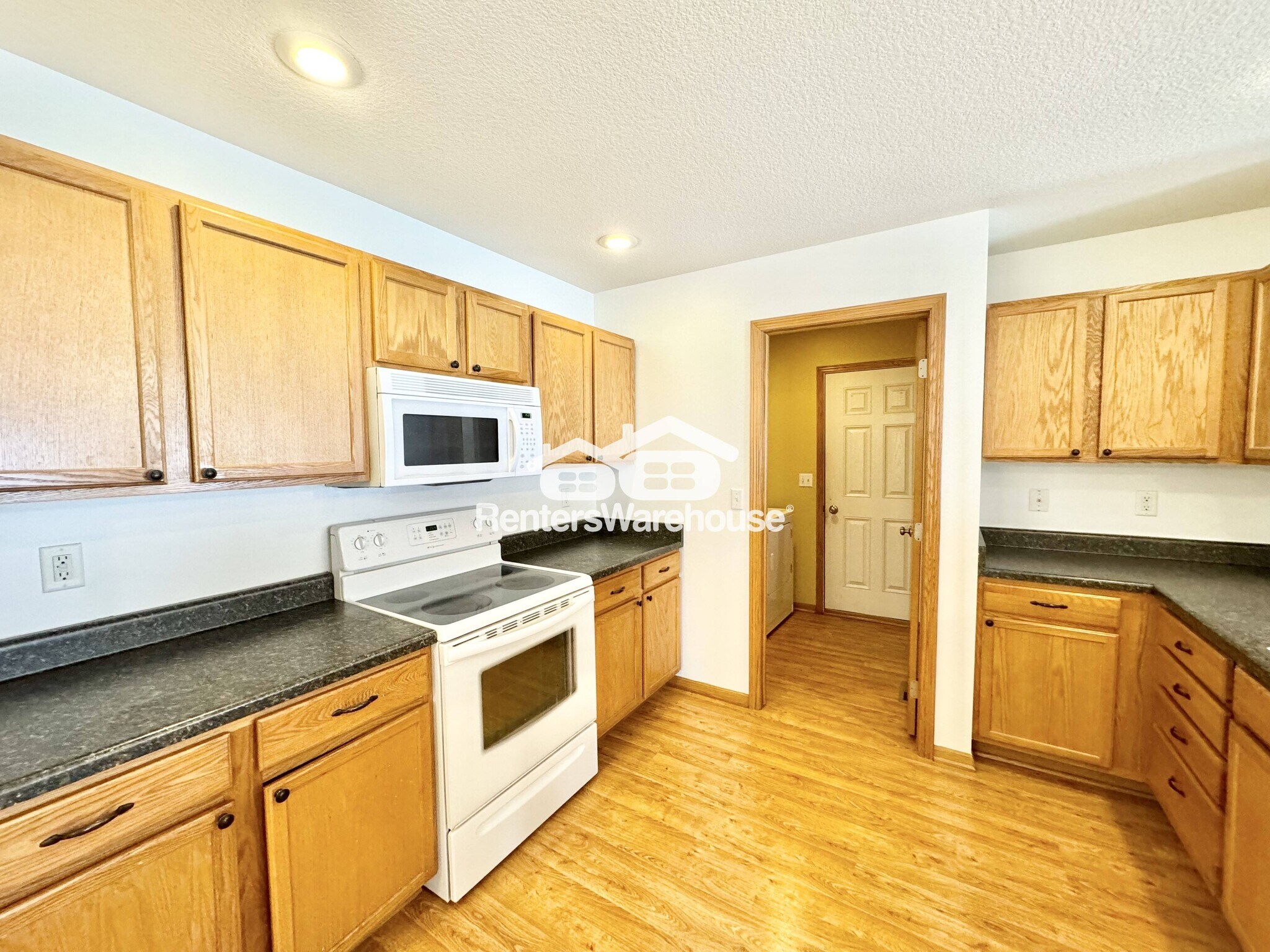 Building Photo - 2011 E 1st Ave