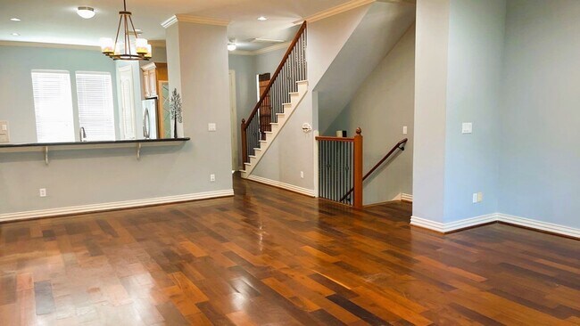 Building Photo - GORGEOUS Townhome in Inner Loop Gated Community **Ask about our NO CASH DEPOSIT option through OB...