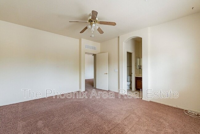 Building Photo - 2600 E Springfield Pl