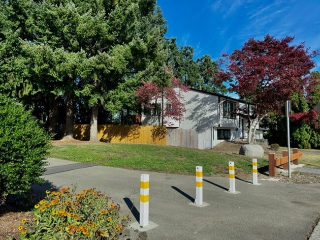 Building Photo - 4BR | 3BA Spacious House with Large Backyard