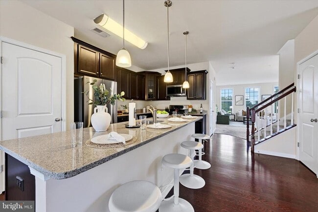 Building Photo - 2557 Campus Way N