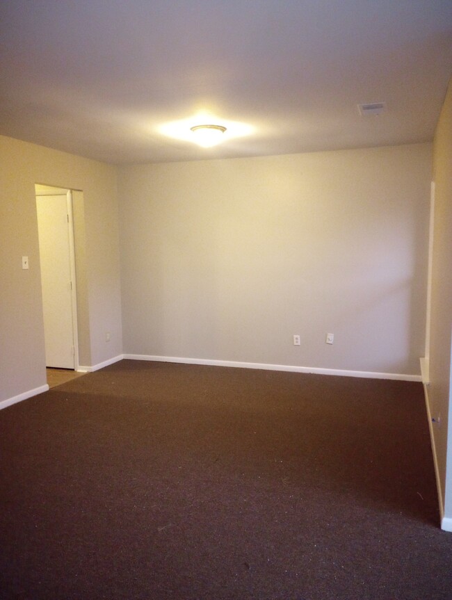 Dining Area - 1465 Longdale Dr