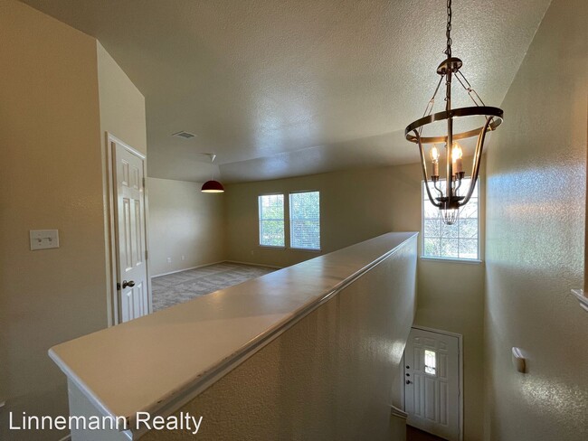 Building Photo - 3 br, 2.5 bath House - 4208 Cessnock Drive