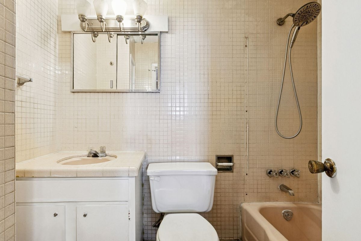 Building Photo - 807 Bourbon St