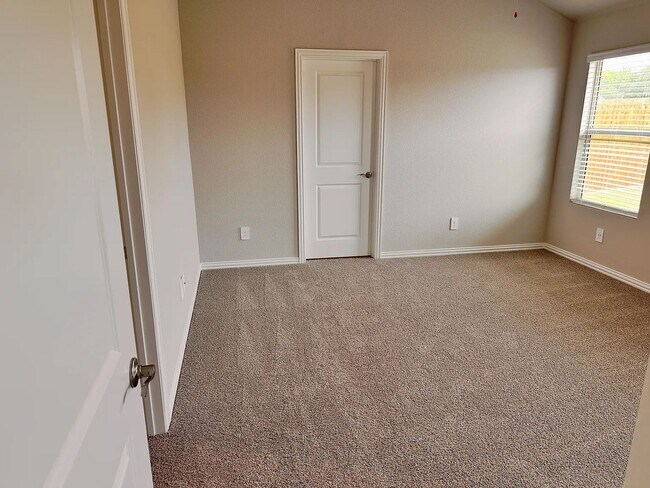 Building Photo - New 3 Bedroom in the sought after Westmor ...