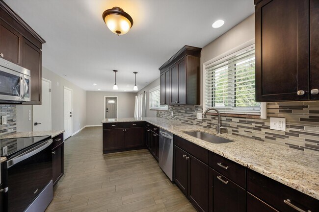 Building Photo - 4790 Belzair Dr