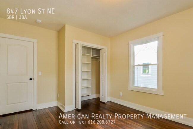 Building Photo - 847 Lyon St NE