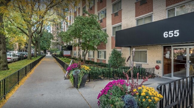 Building Photo - 639 W Grace St