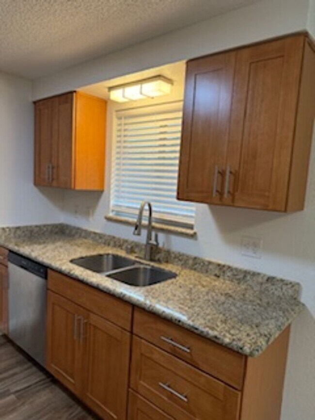 Building Photo - Central Lakes - Lakewood Duplex