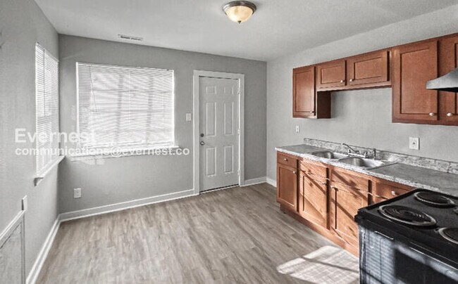 Building Photo - 1018 4th Ave W