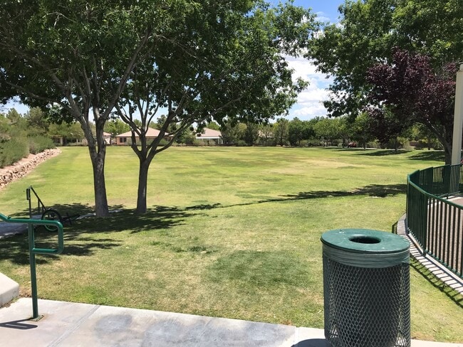 Building Photo - SOUTHERN HIGHLANDS! 3BD/2.5BA FURNISHED!