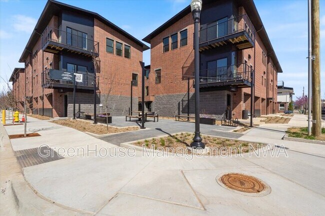 Building Photo - 627 SW C St