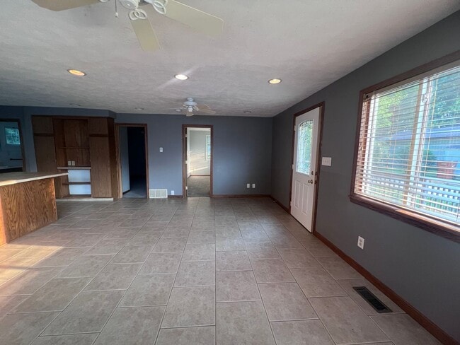 Building Photo - Adorable 2 bedroom home in the Silver Lake...