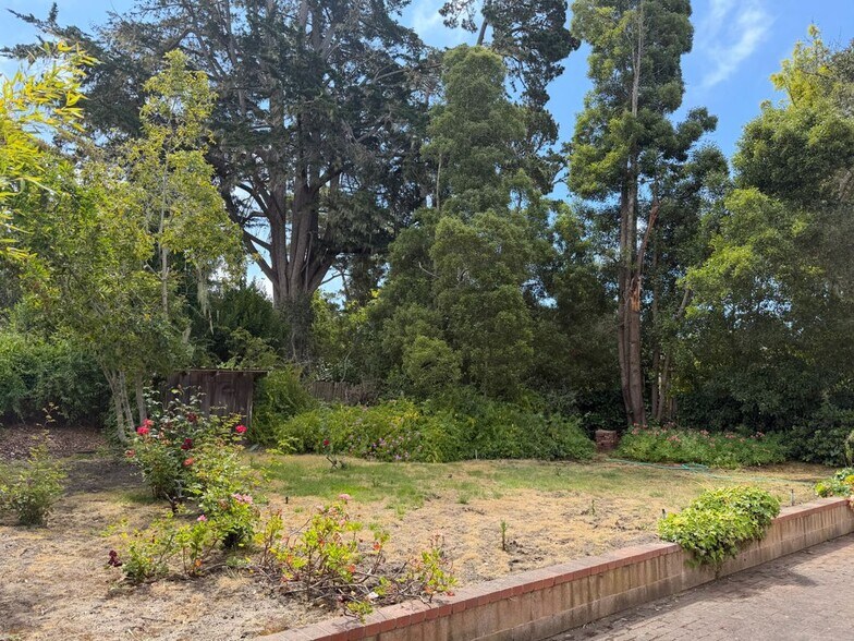Building Photo - 25065 Monterey St