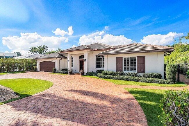 Building Photo - 2121 Areca Palm Rd